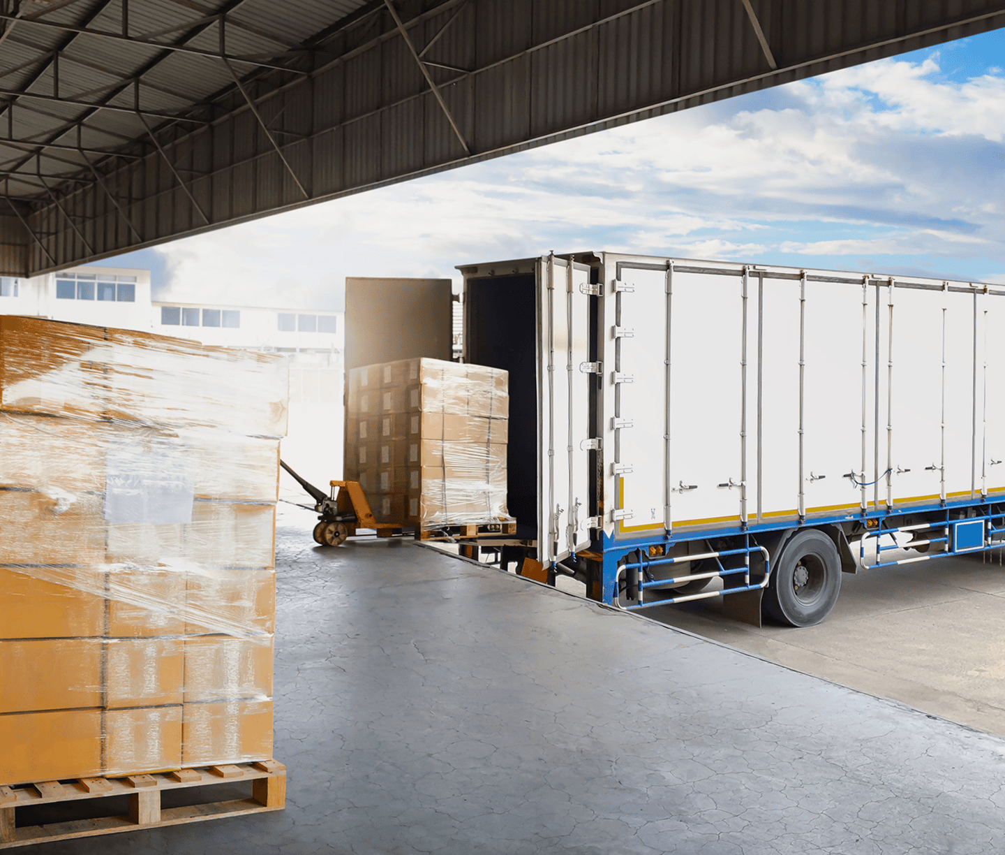 Shipping goods at a distribution center